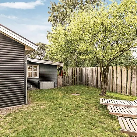 Three-bedroom In Semesterbostad *
