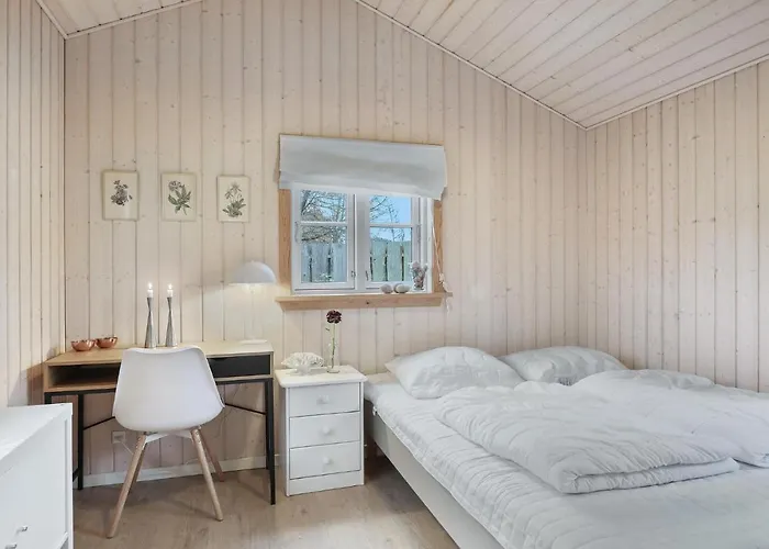 Three-bedroom In Holiday home *