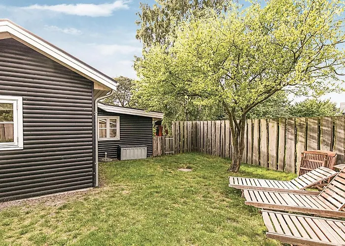 Three-bedroom In Holiday home *