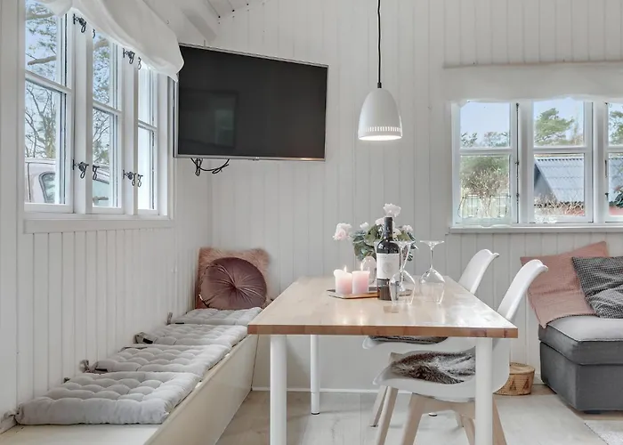 Three-bedroom In Holiday home Nexo